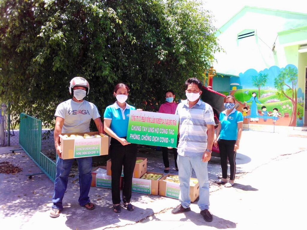 Công ty CP Nông Lâm Nghiệp 24/3 tặng sản phẩm chuối từ Nông trường 24/3 hỗ trợ chống dịch tại Quảng Ngãi
